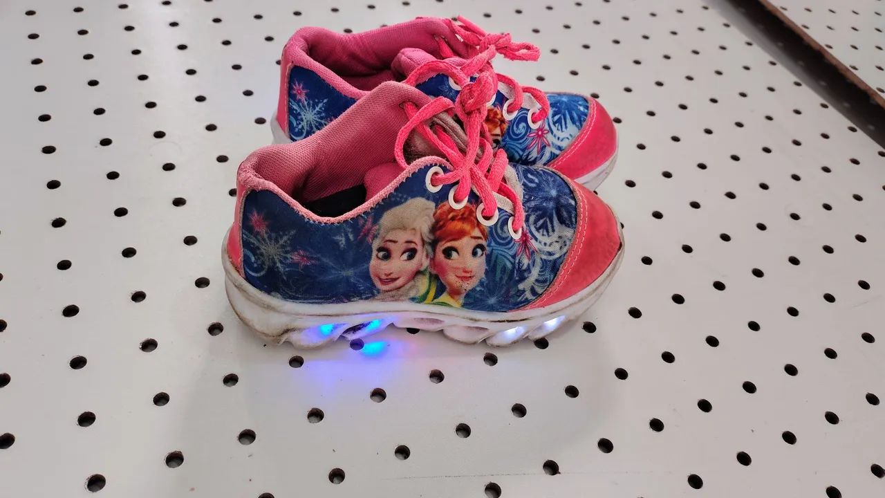 Tênis Frozen com LED funcionando n. 24 - Foto 5