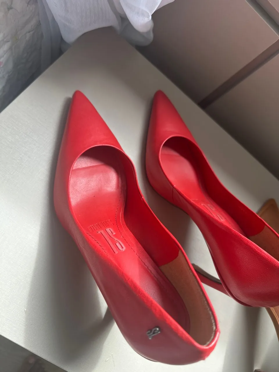 Sapatos de Salto Vermelhos Jennifer Temer