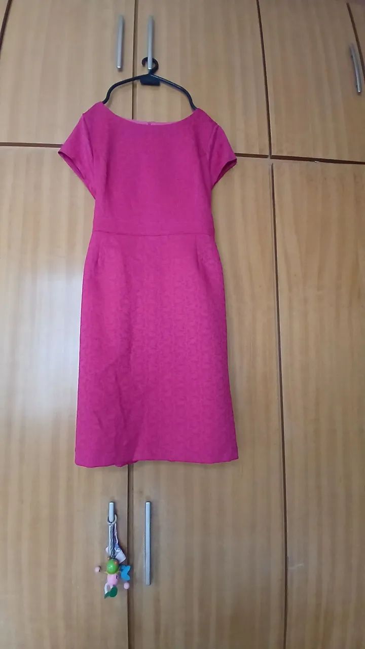 VESTIDOS EM ESTADO DE NOVO