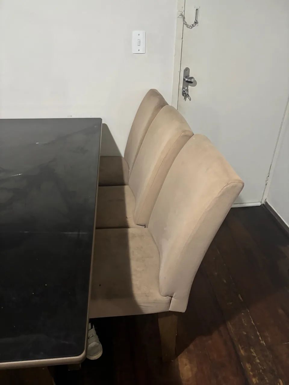 Mesa de Jantar em Madeira com Tampo de Vidro - Foto 4