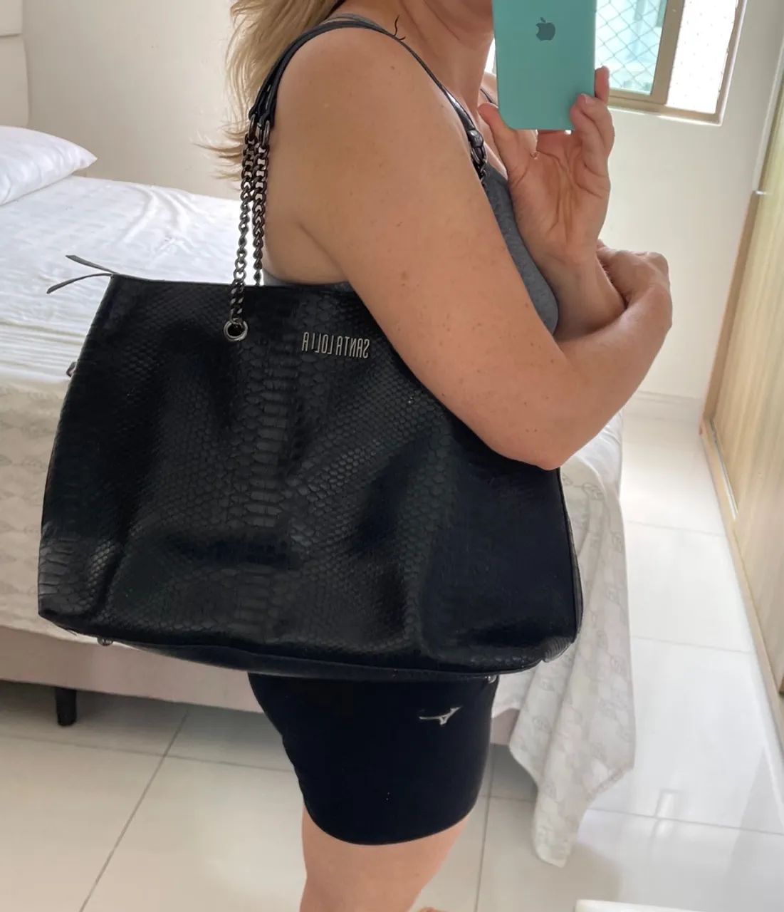 Bolsa Santa Lolla Preta couro  - Foto 5