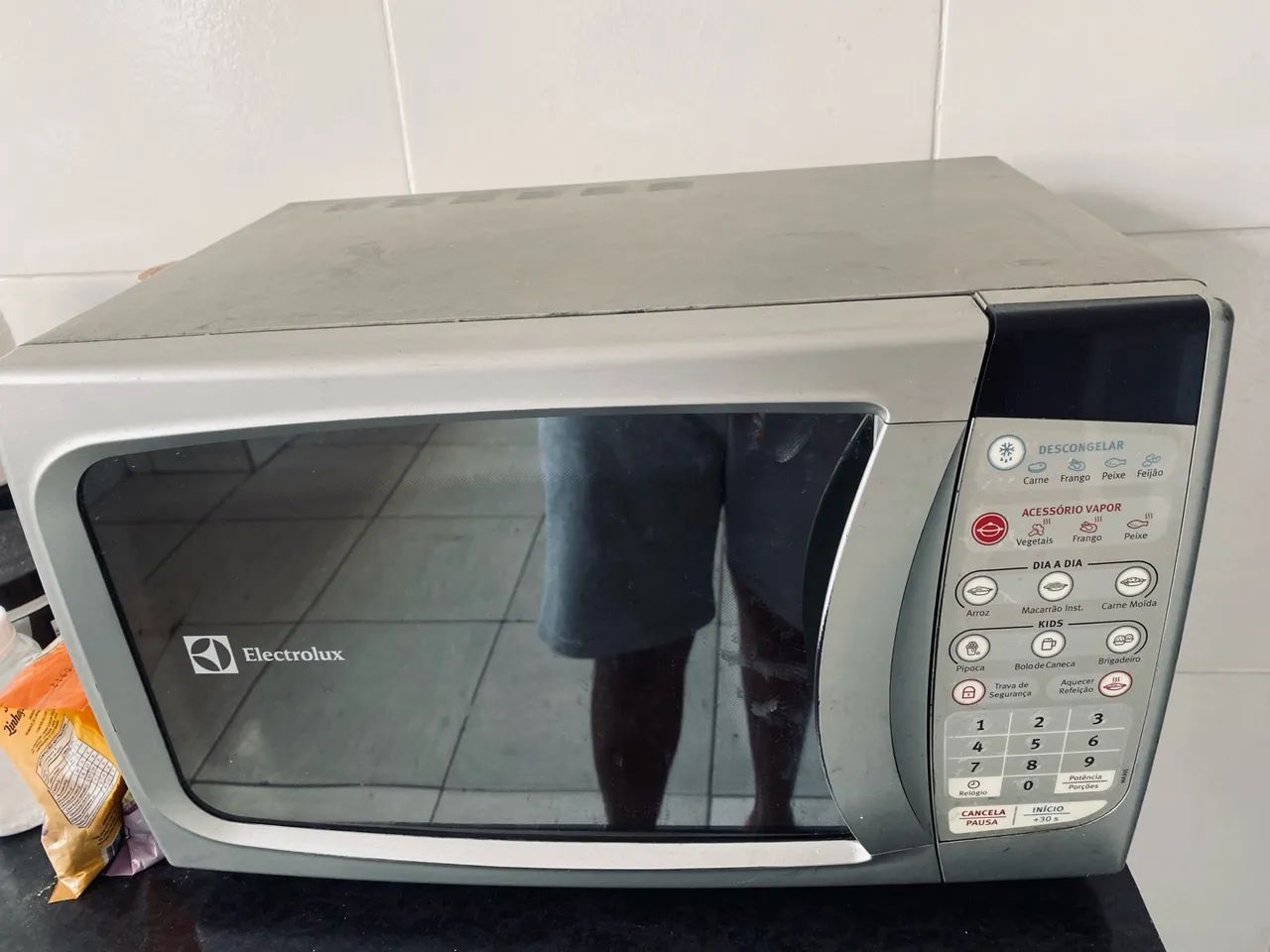 Micro-ondas Electrolux 20l funciona perfeito - Foto 2