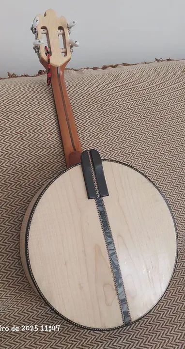 Banjo Medeiros Luthier. Menos de um ano de uso. Laminado Faia. 2024 - Foto 2
