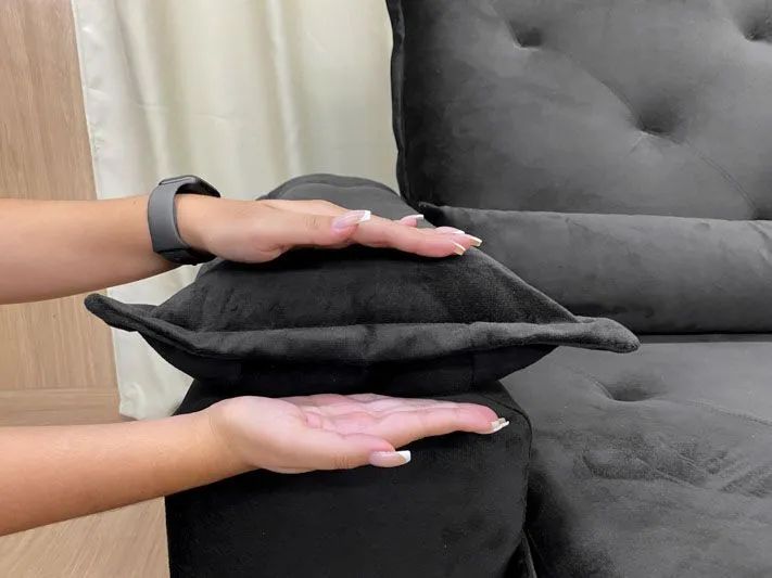 Sofá Retrátil 2 Lugares 200cm Veludo Preto Acari - Foto 4