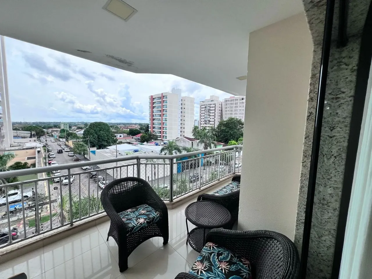 APARTAMENTO PORTEIRA FECHADA COM 4 SUÍTES 162 M² - EDIFÍCIO BARÃO DO SOLIMÕES