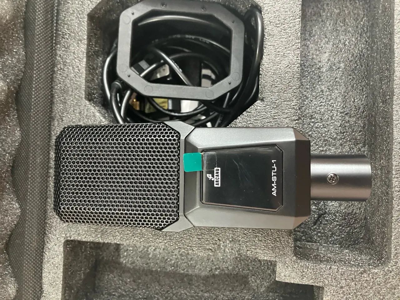 Microfone condensador Arcano AM-STU-1 c/ maleta suportes e cabo
