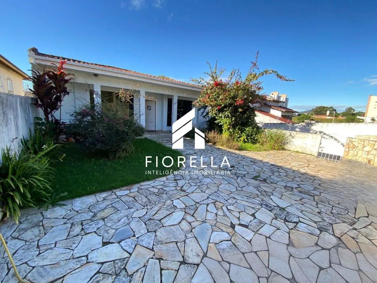 Casa com 04 dormitórios, sendo 01 suíte no bairro Jardim Atlântico - Florianópolis