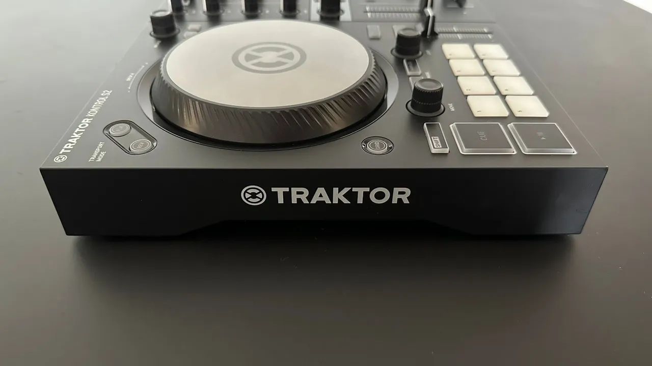 Controladora dj Native Traktor Kontrol S2 MK3 - Instrumentos