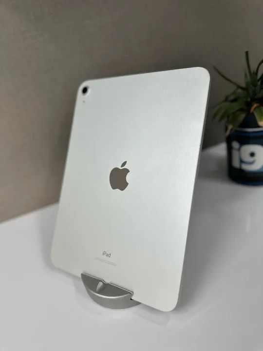 iPad 10ª geração  Cor - silver  Semi novo  Modelo - MPQ03LL/A  64GB  Com case   3 meses de - Foto 3