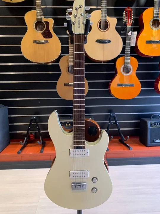 Guitarra Yamaha RGX A2 Branca - Equipamentos e Acessórios de Som