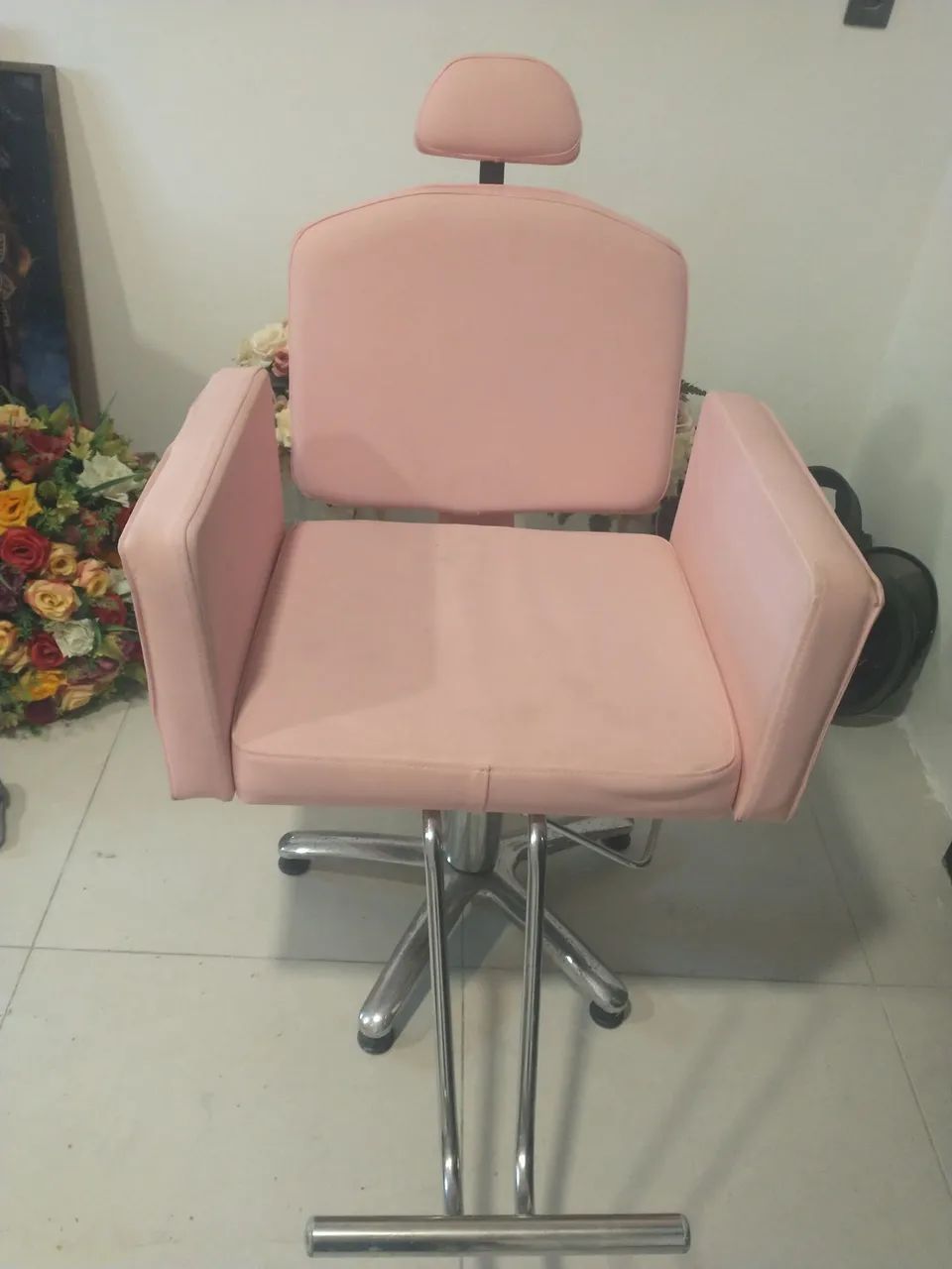 Vendo cadeira de salão giratória  - Foto 4