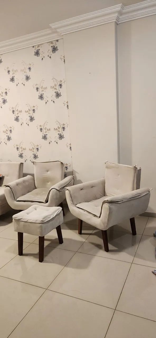 Armchairs with Ottoman468251200455321602