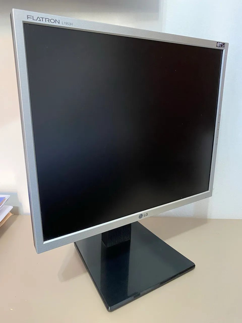 Monitor LG 19 polegadas.