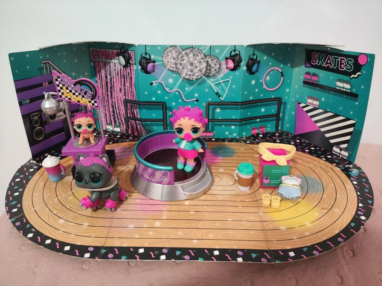 Lote 3 bonecas LOL surprise e playset