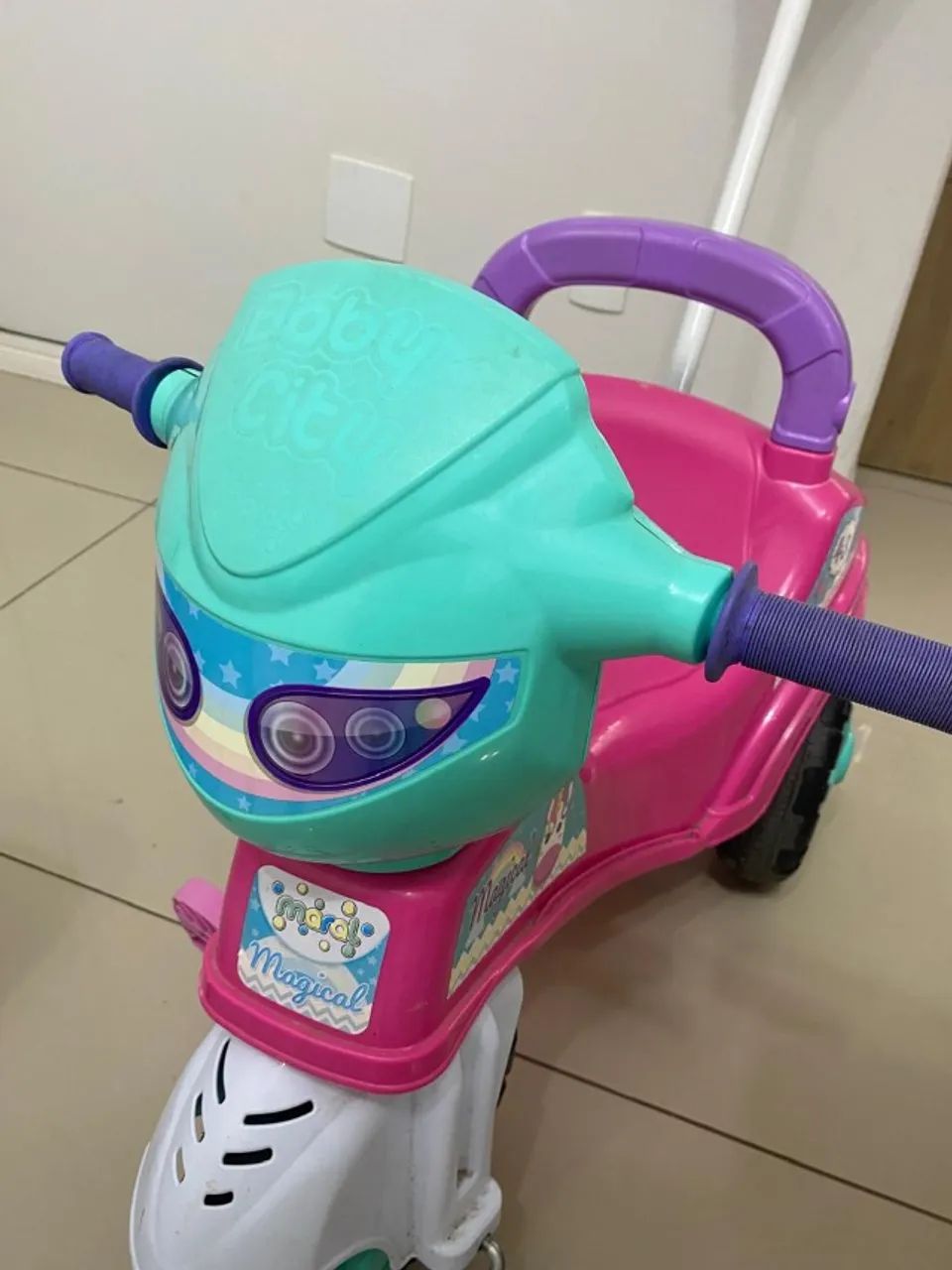 Motoca com todos os acessórios de pé e proteção das laterais  - Foto 2