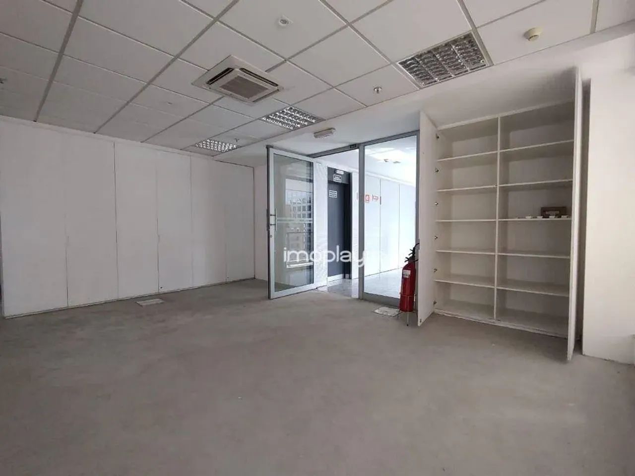 Sala comercial de 378m² com 9 vagas de garagem, vão livre e ar condicionado. - Foto 3