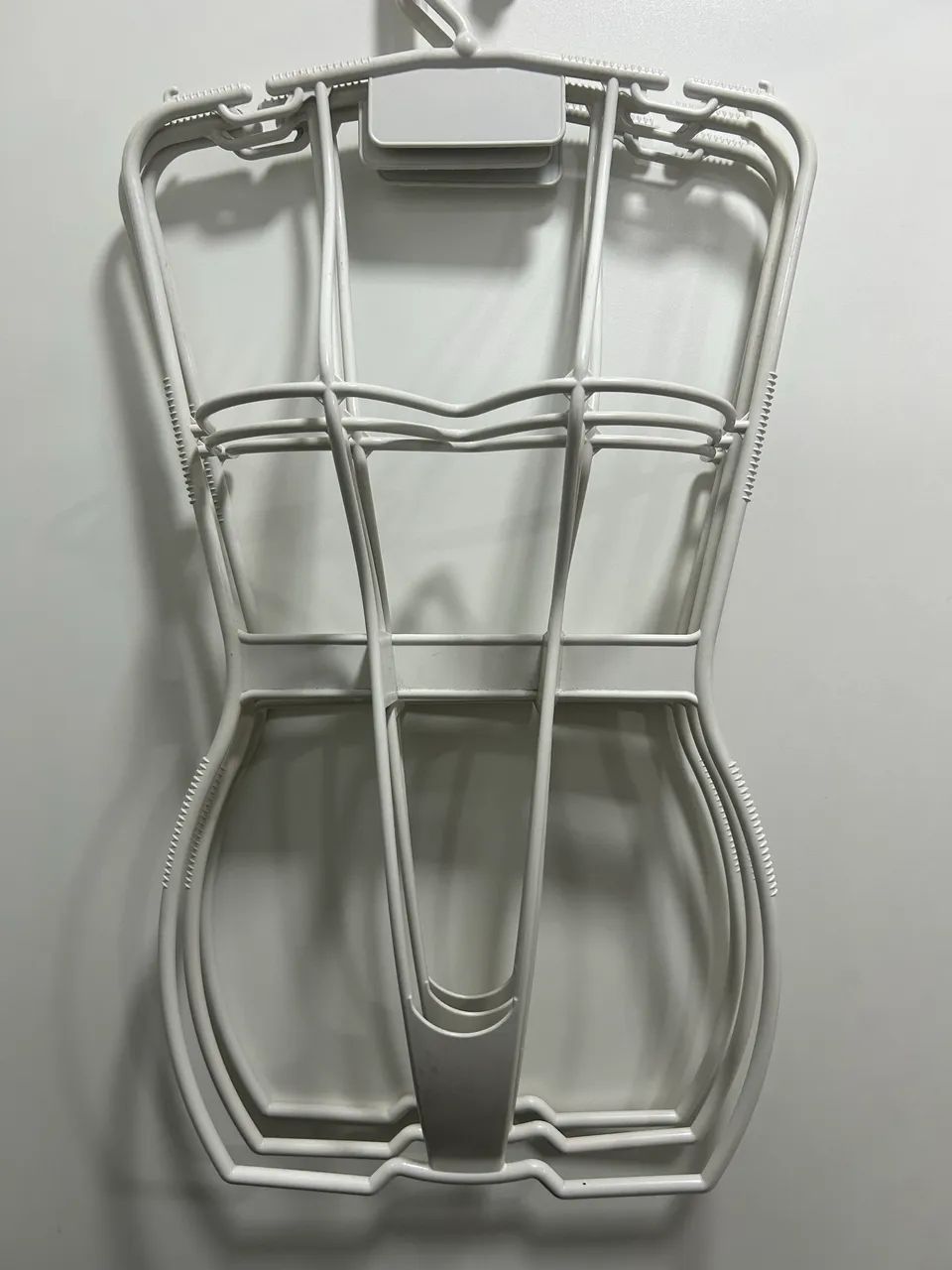 Cabide silhueta c/ busto plástico resistente