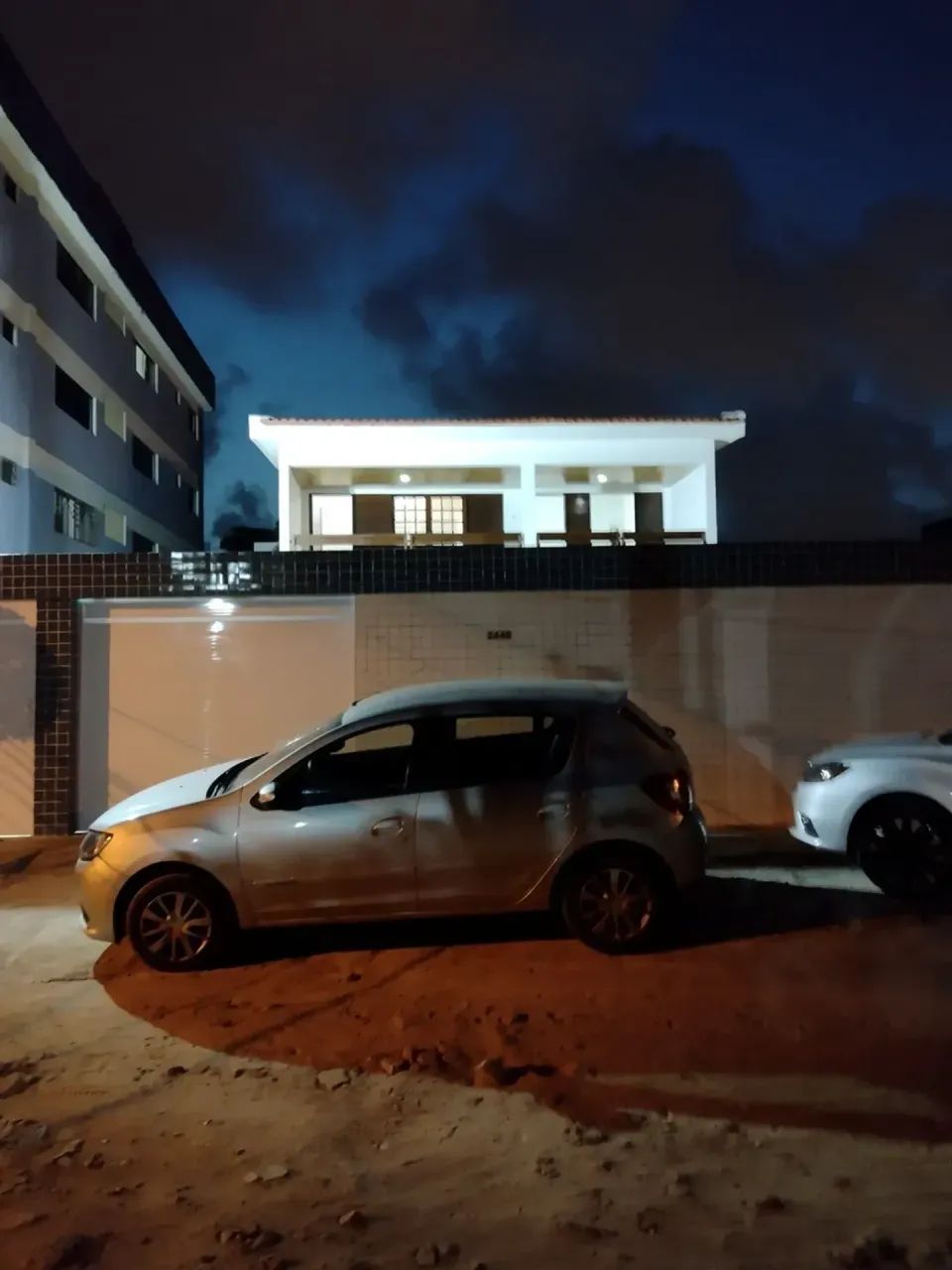 Excelente casa duplex com 340m² 04 quartos sendo 03 suites em candeias - Foto 4