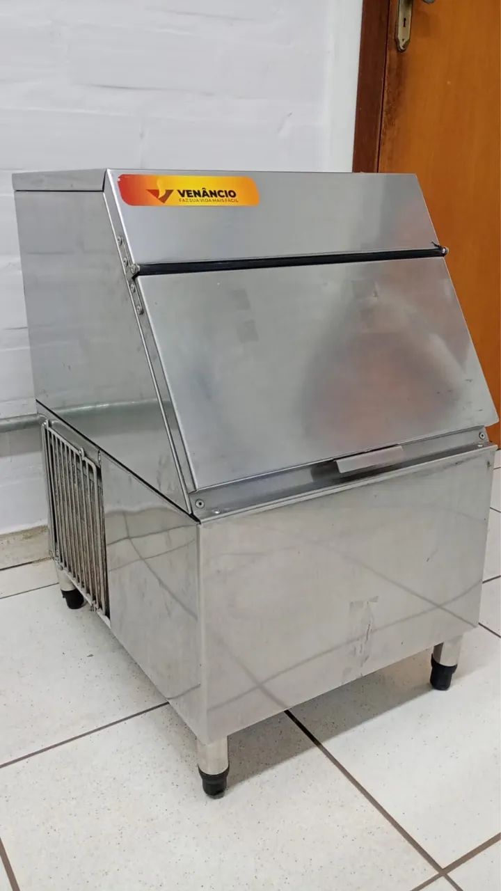 MÁQUINA DE GELO EM CUBOS - SEMI NOVA