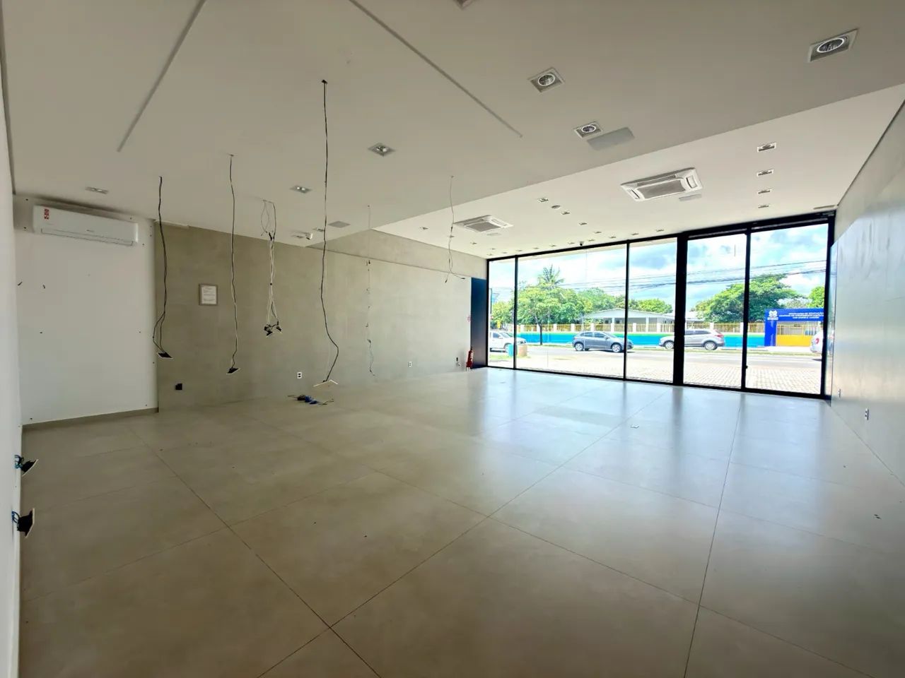 Aluga-se ponto Comercial Loja no São Pedro, com 238m² e estacionamento - Foto 4