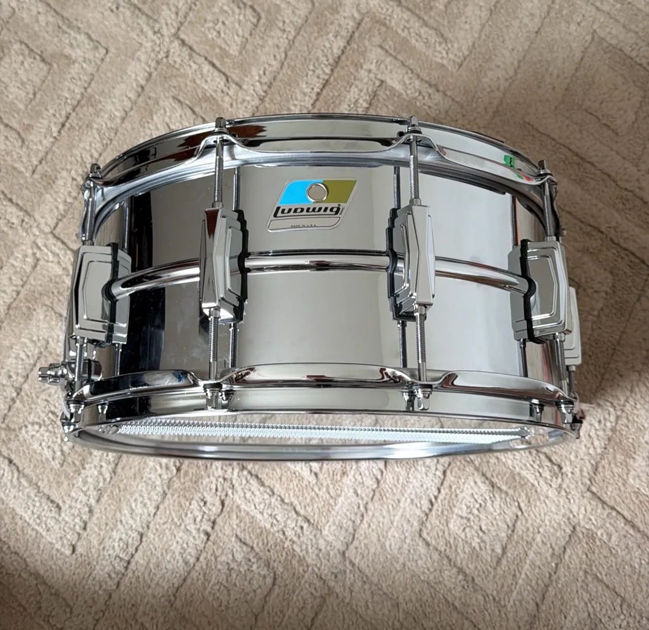 Caixa Ludwig over Brass 
