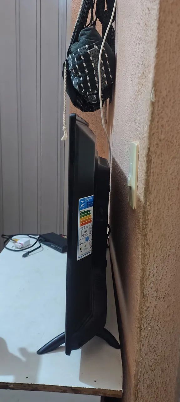 Vendo SmartTv Philco 32 polegadas! $600 reais pra levar logo! Semi-Nova. - Foto 2