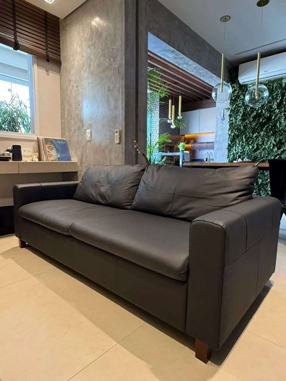SOFA TOK&STOK EM COURO LEGITIMO 3 LUGARES - Foto 4