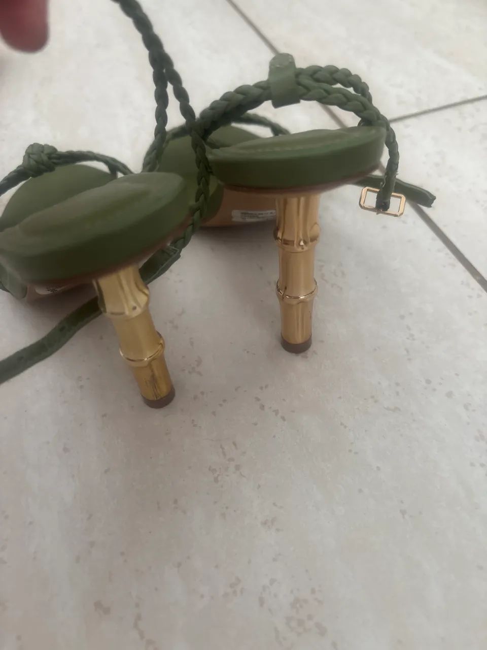 Sandália Arezzo verde militar  - Foto 3