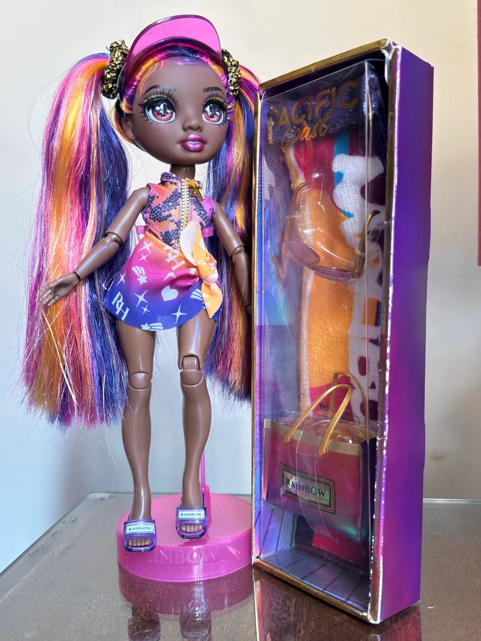 Boneca Rainbow High Pacific Coast Phaedra Westward - Foto 3