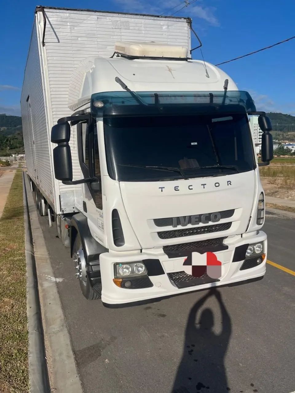 Caminhão baú Iveco  - Foto 2
