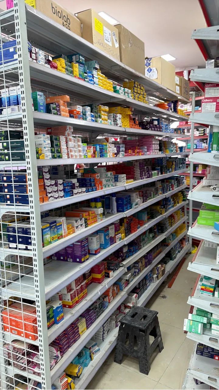Móveis Balcão caixa prateleiras drogaria - Foto 5