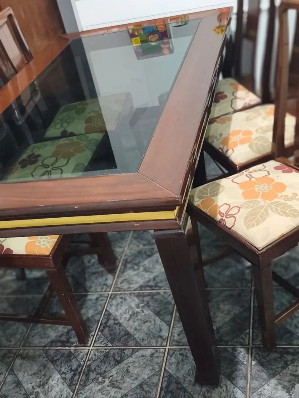 Mesa de madeira com tampo de vidro - Foto 4