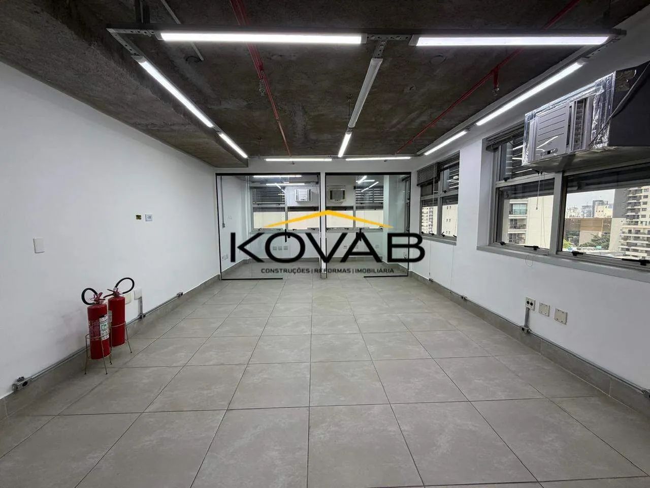 SALA COMERCIAL PARA LOCAÇÃO  MOEMA - 52m² - Metrô Eucaliptos - Foto 2