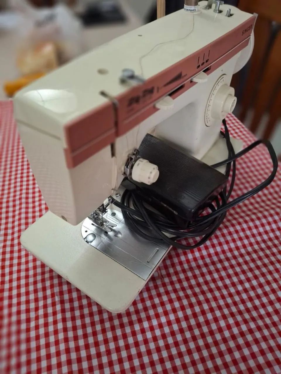 Máquina de costura Singer  - Foto 4