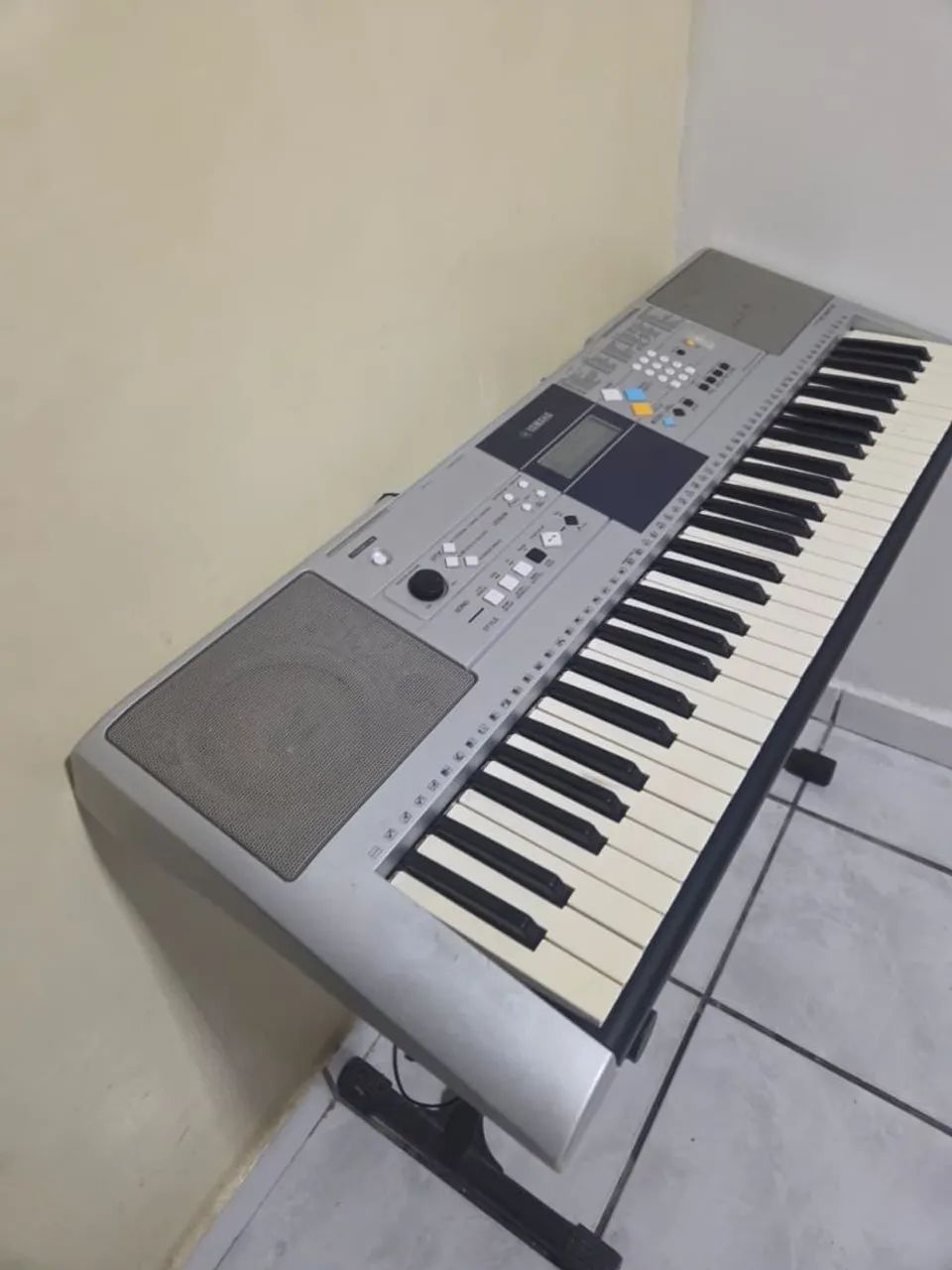 Teclado Yamaha PSR E323 - Foto 2