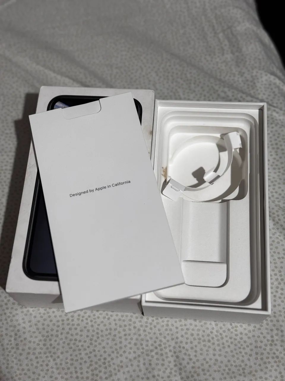 Vendo caixa do iPhone XR 64gb preto - Foto 3