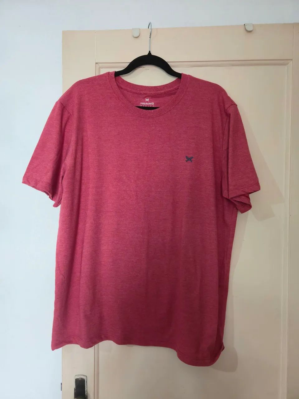 2 camisas e uma camiseta - Foto 3