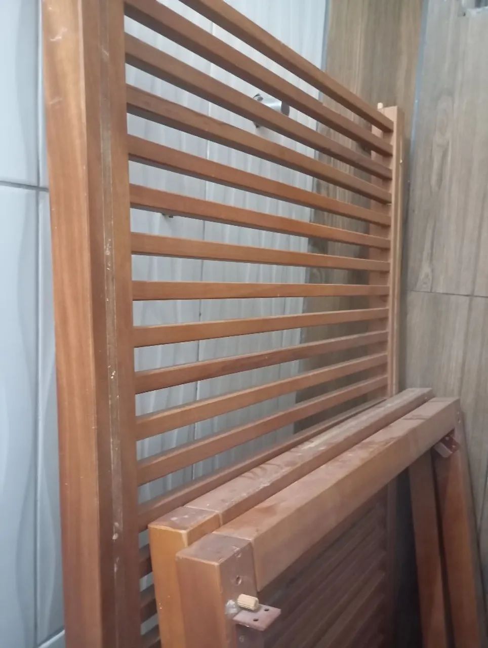 Mesa de madeira sem o vidro 