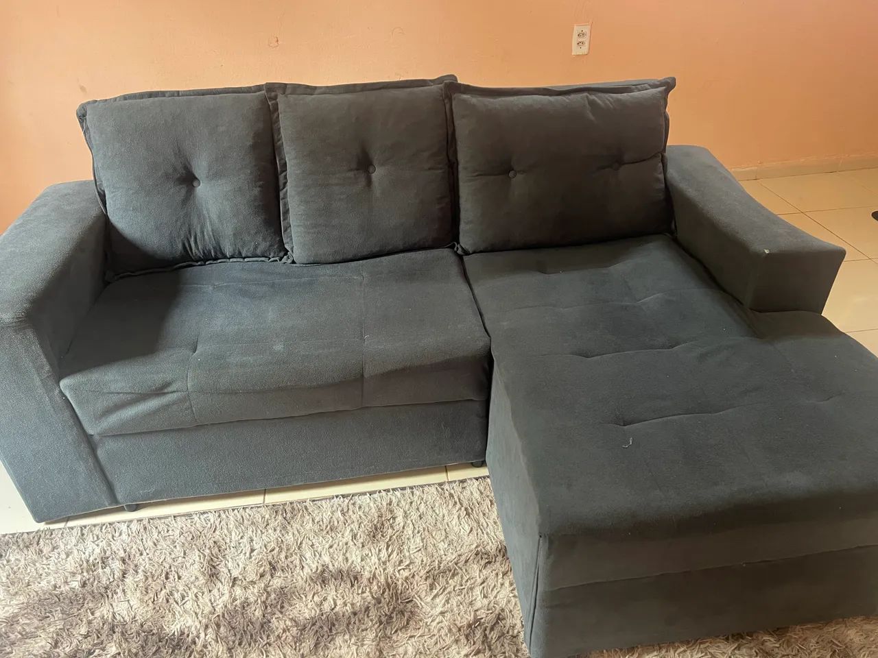 Vendo um sofá