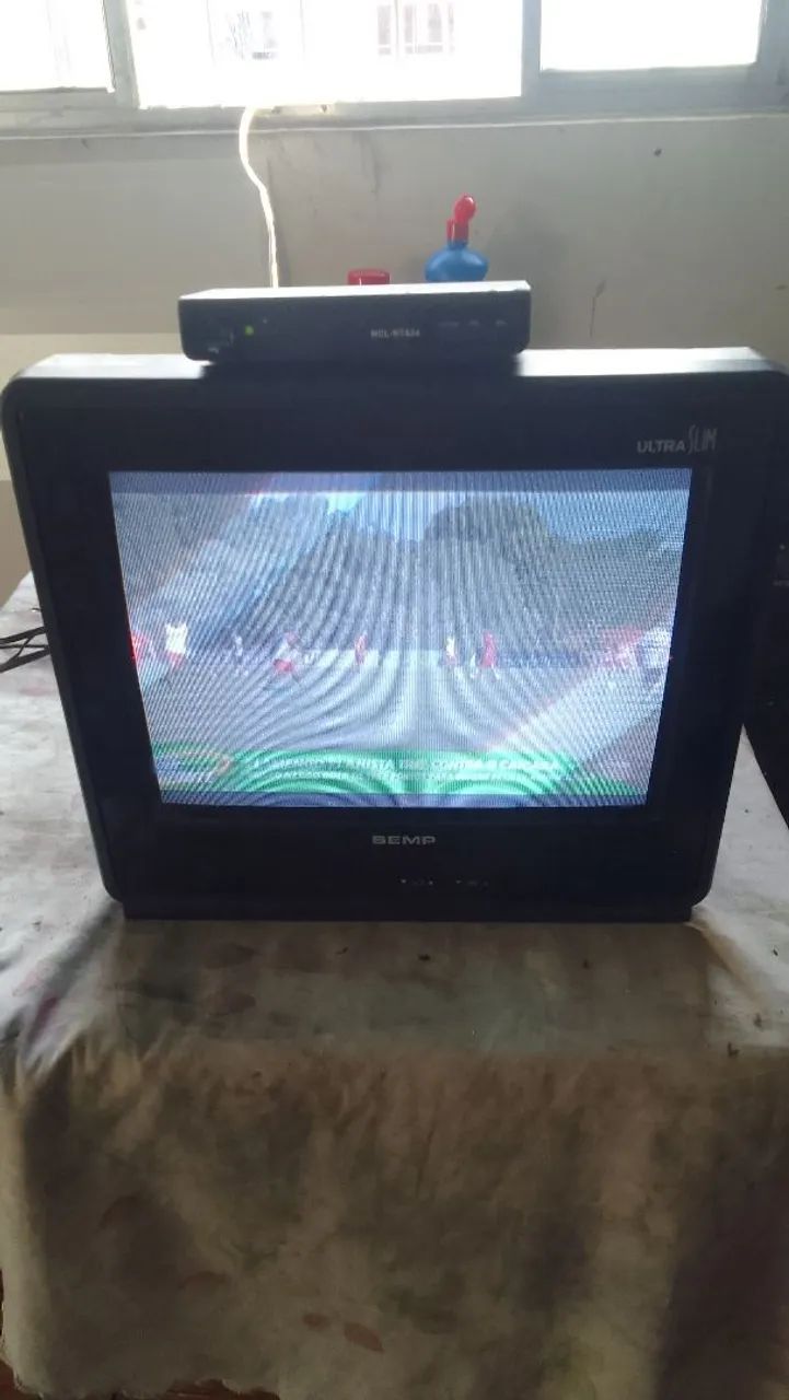 TV de tubo Semp Toshiba  14 polegadas com conversor digital  funcionando normalmente 