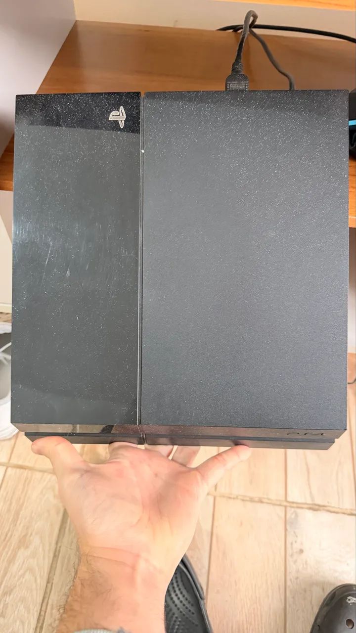 Ps4 FAT 500gb com 2 controles