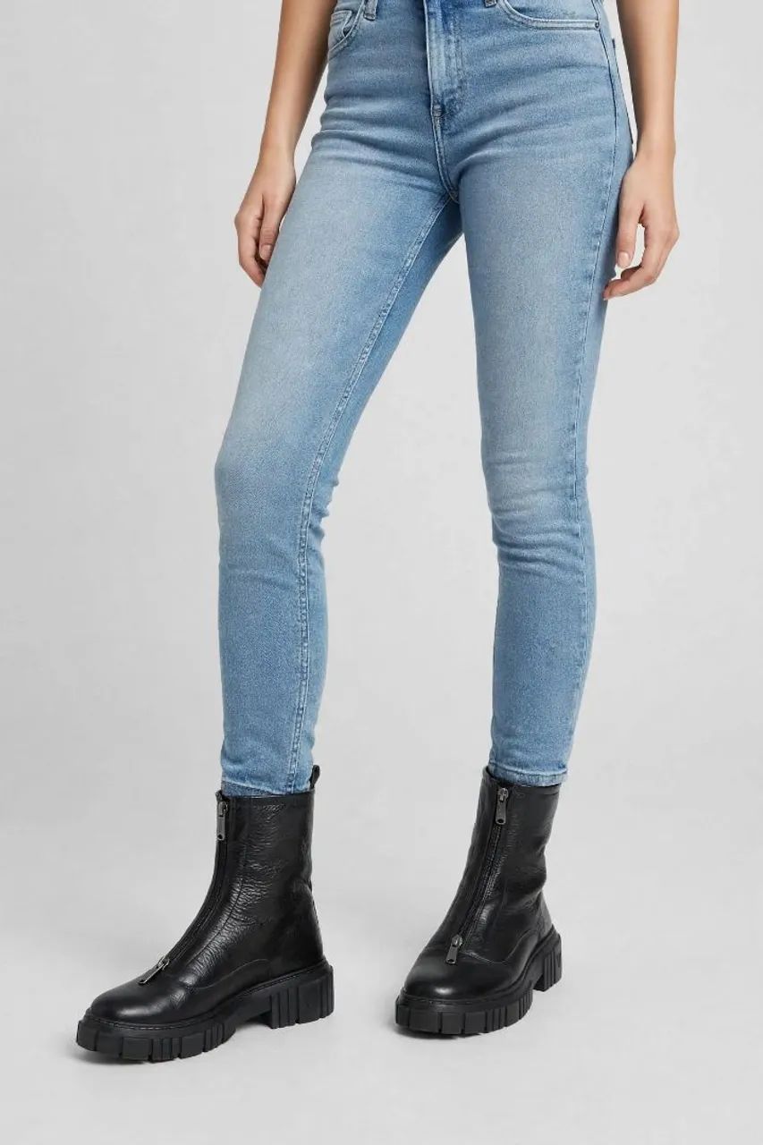 Bota de couro feminina