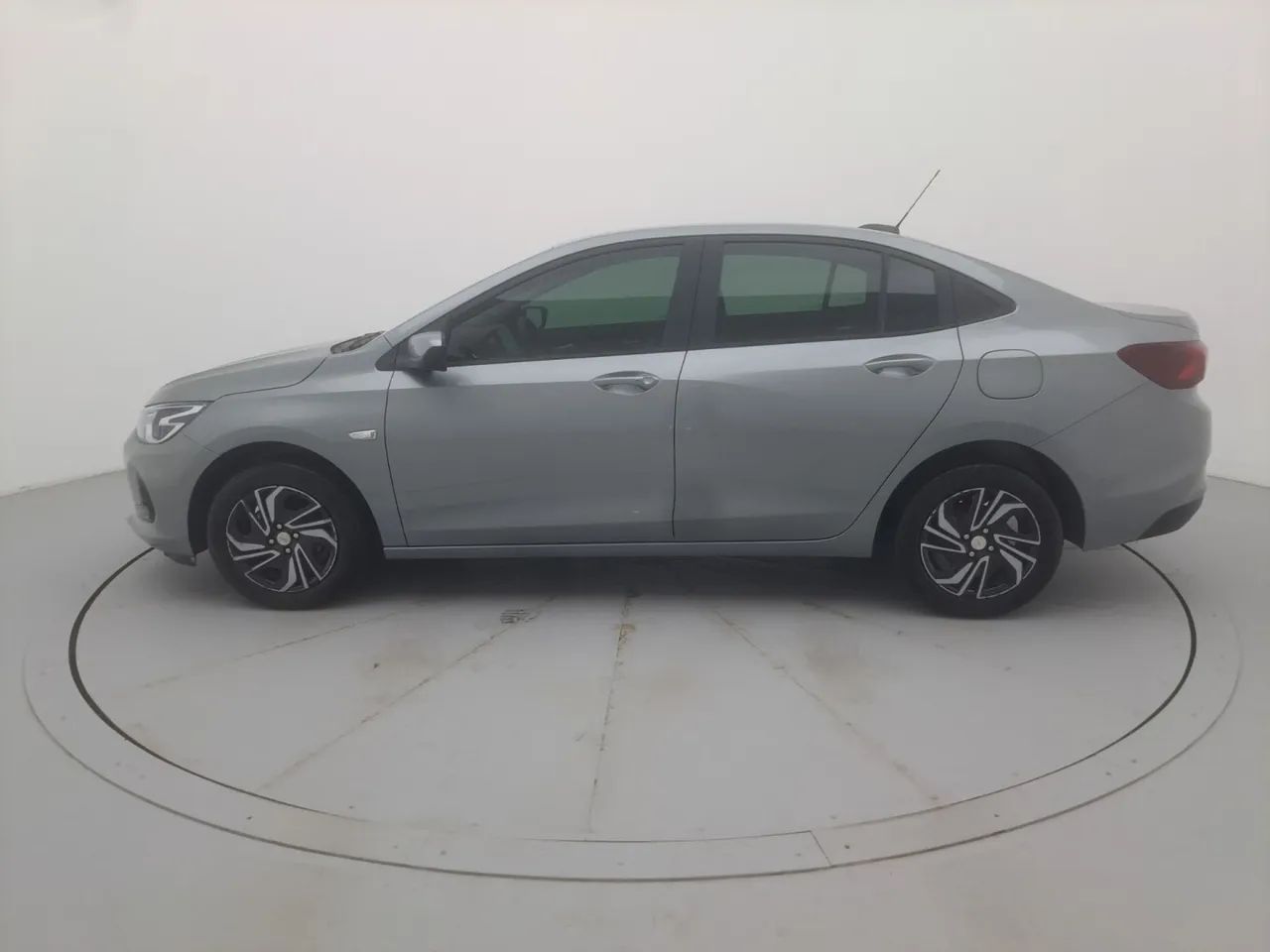 Chevrolet Onix Plus LT 1.0 12V Flex Mec. 4P, foto 2 de 18