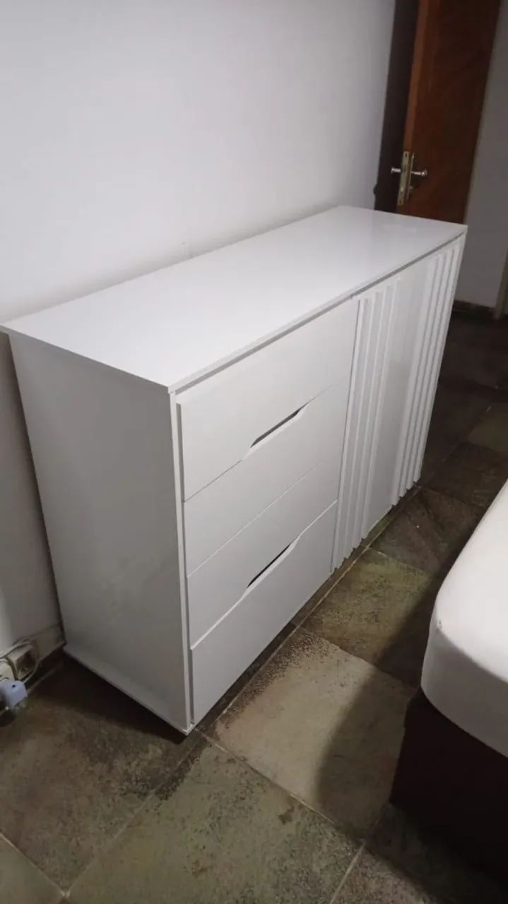 Vende se cômoda branca.