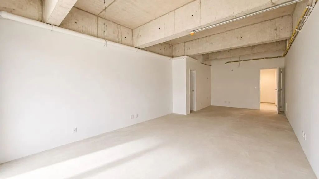 Sala comercial de 44,82 m² com banheiro, varanda e vagas rotativas no Edifício Quadria  Ja - Foto 2