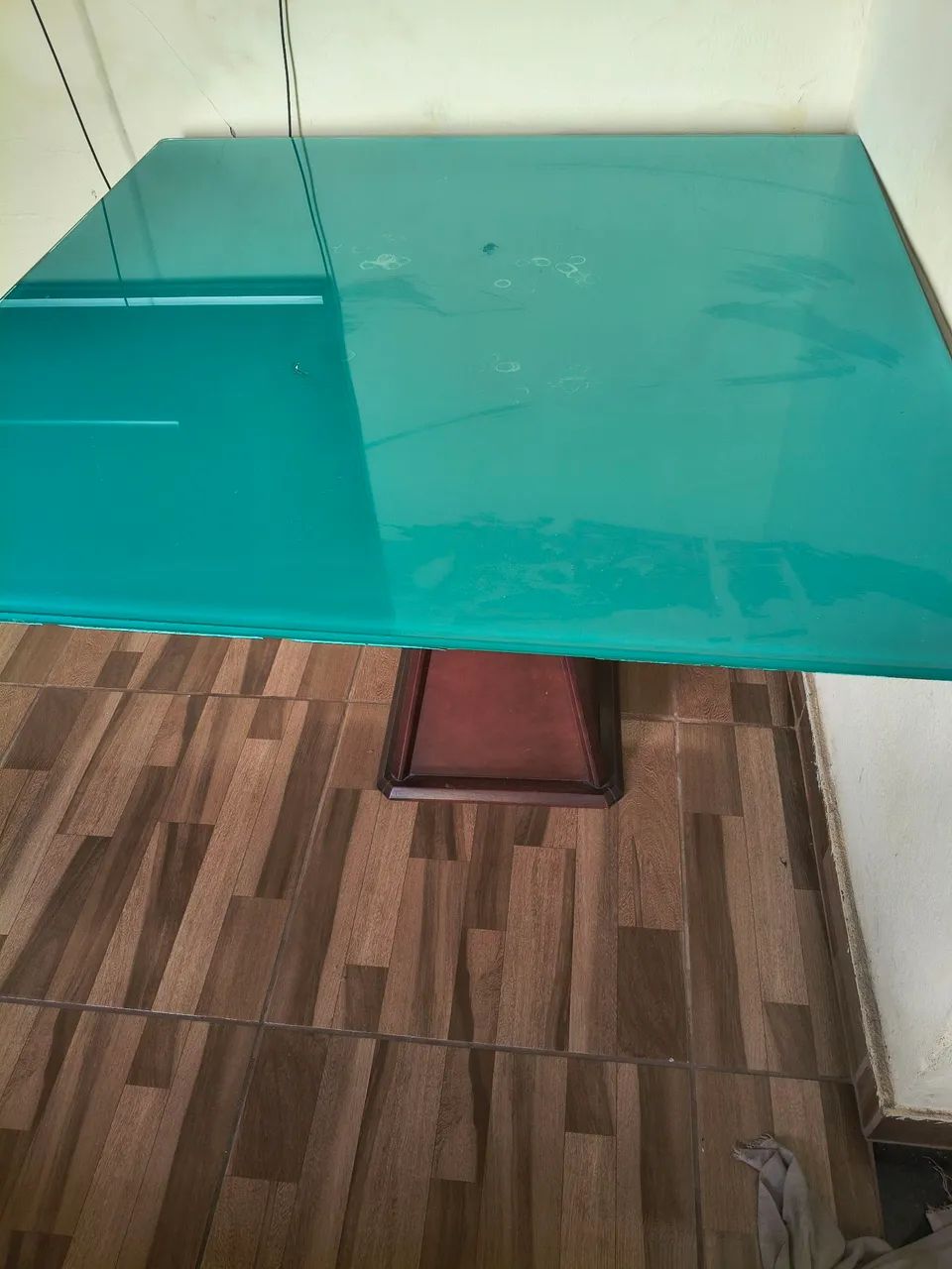 Mesa de vidro com 4 cadeiras