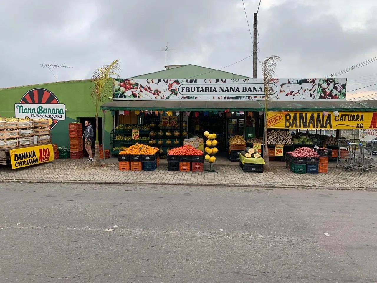 Hortifruti a venda 