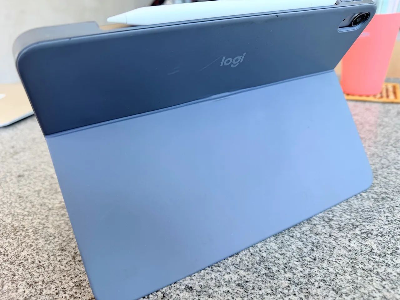 Teclado capa Logitech combo touch iPad Air M2, M3 ou M4 11 polegadas - Foto 3