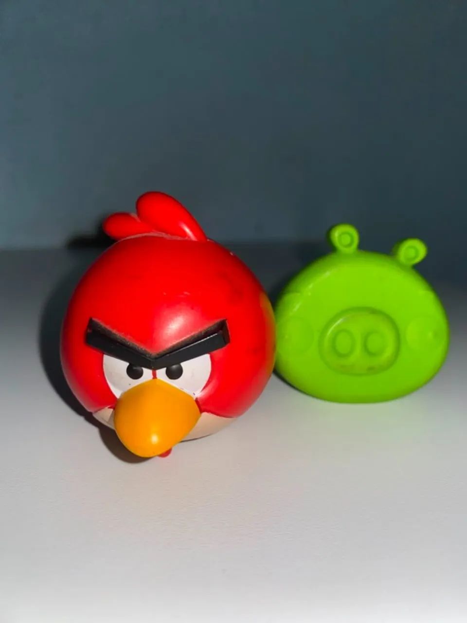 BRINQUEDO Bonecos Angry Birds Red e Porco Verde - 2 Peças Colecionáveis