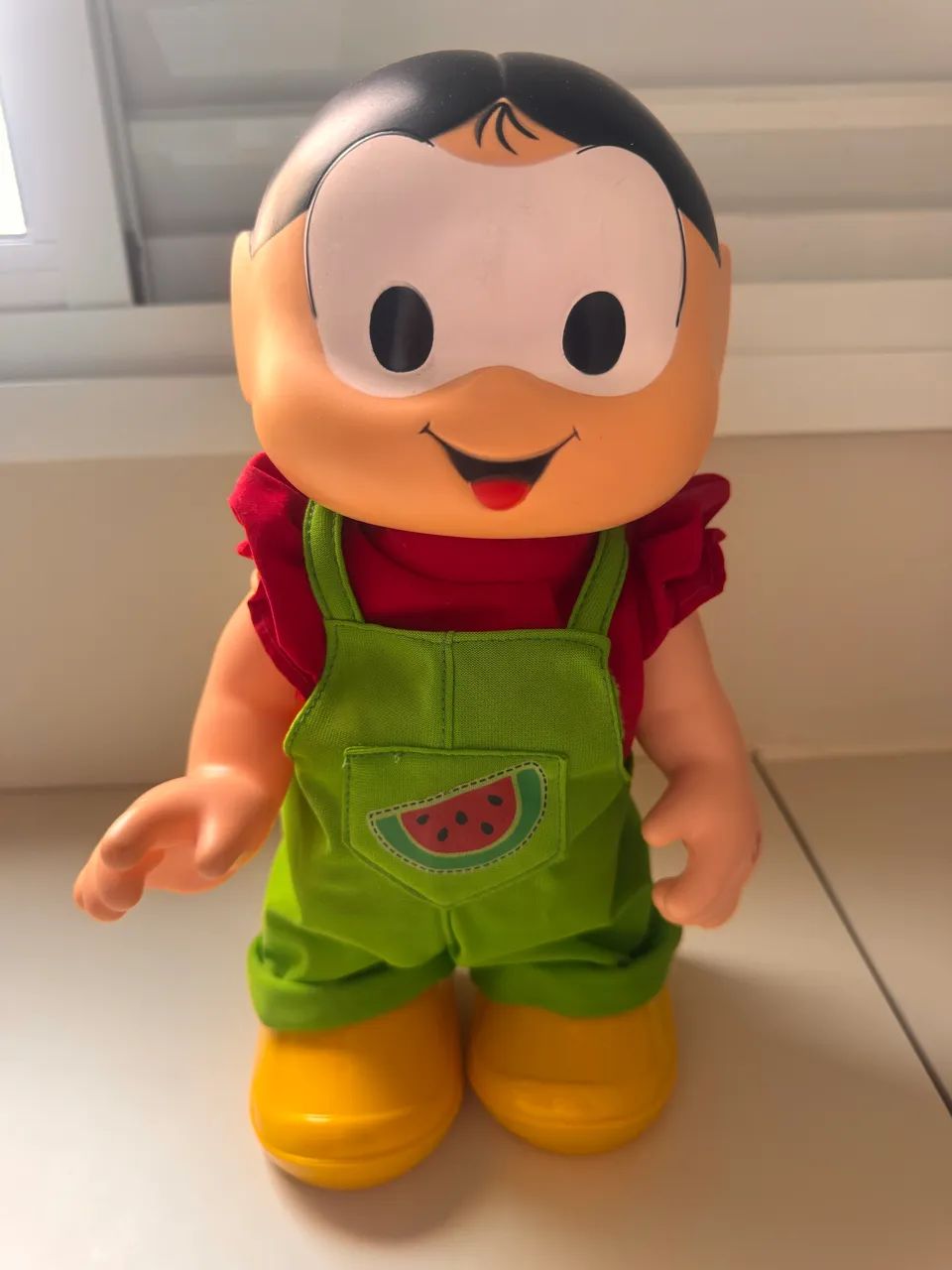 Boneca Magali que dança e canta